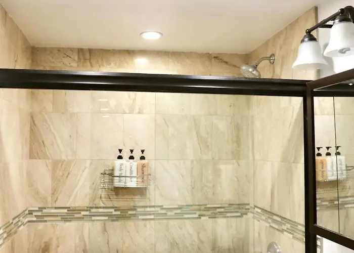 Stylish Cozy 2br Near Train Station Groceries Apartment Chicago