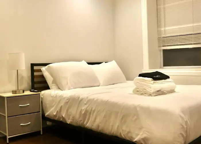 Apartment Stylish Cozy 2br Near Train Station Groceries *