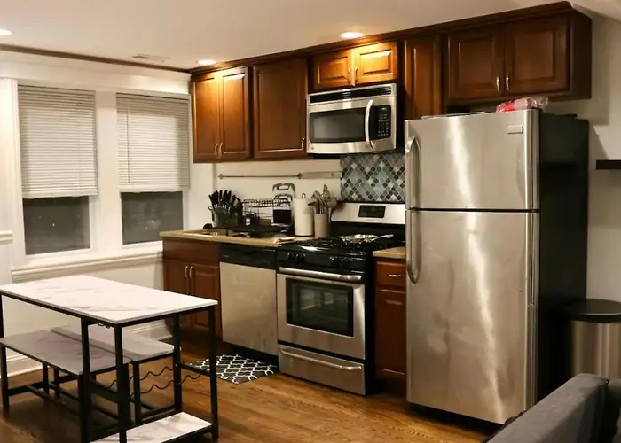 Stylish Cozy 2br Near Train Station Groceries Apartment Chicago