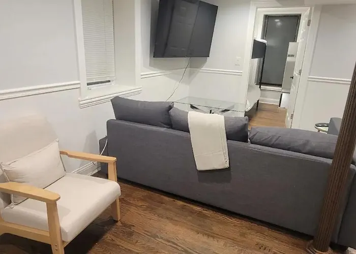 Stylish Cozy 2br Near Train Station Groceries *