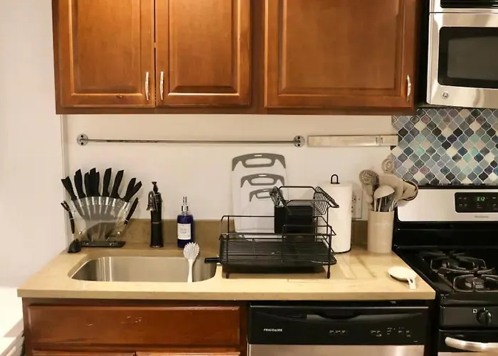 Stylish Cozy 2br Near Train Station Groceries * Chicago