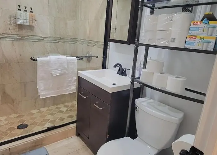 Stylish Cozy 2br Near Train Station Groceries Apartment Chicago