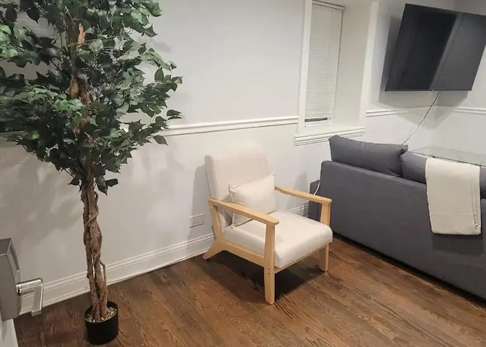 Apartment Stylish Cozy 2br Near Train Station Groceries *