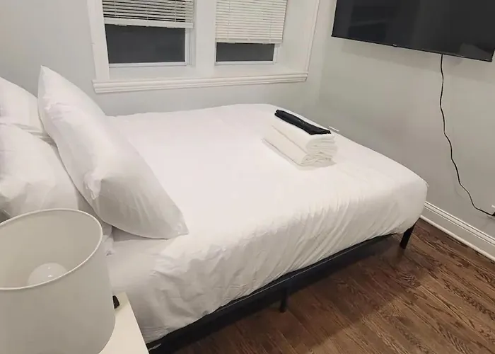 Stylish Cozy 2br Near Train Station Groceries *